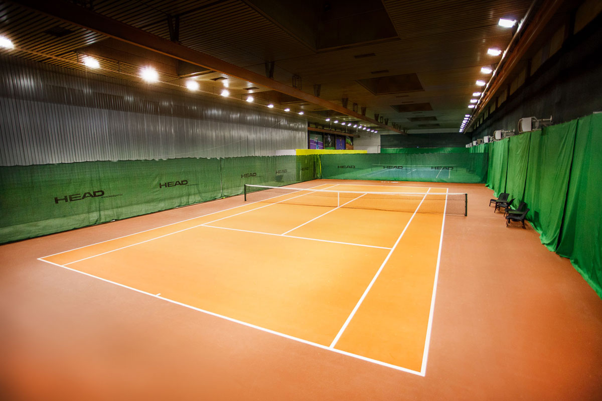 Теннисный корд. Удальцова 54 теннисные корты. Теннисный клуб на Нагорной. Major теннисный клуб. Крытый теннисный корт.